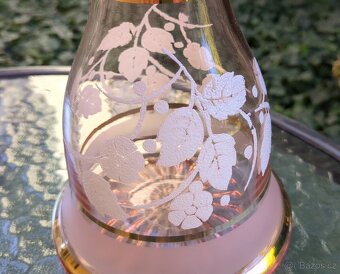Skleněná růžová karafa se zlacením - 9