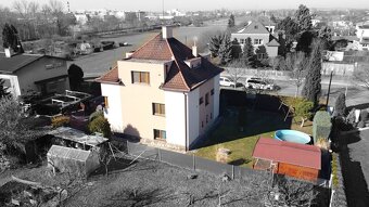 Unikátní dvougenerační vila, pozemek 540m2, studna, Hradec K - 9