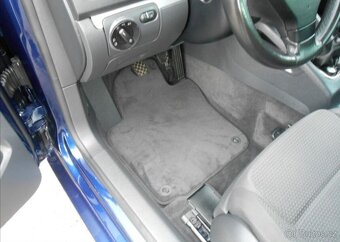 Volkswagen Jetta 2,0 TDI 103 kW CZ Serviska nafta - 9