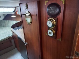 Kajutová motorová loď Trojan F26 Flybridge - 9
