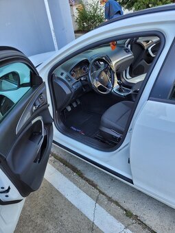 Opel INSIGNIA kombi - 9