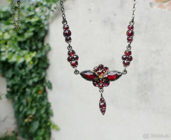 Stříbrné náhrdelníky s českými granáty, koliery, různé - 9