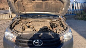 Toyota Hilux 2.4 - 9