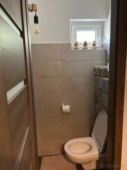 Rodinný dům 330m2 + zahrada 1737m2, 2 bytové jednotky, garáž - 9
