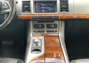 Jaguar XF 2.2D AUTOMAT KŮŽE KAMERA NAVI automat 120 kw - 9
