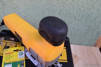 Přímočará pila Dewalt 323 K - 9