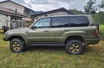 TOYOTA Land Cruiser 100 - 9