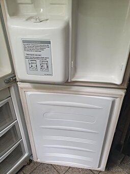 LEDNICE S MRAZAKEM,VELKA,PLNE FUNKCNI - 9