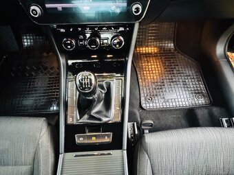 Škoda Superb III 2.0 Tdi-110 kw, ČR,NAVIGACE, TOP... - 9