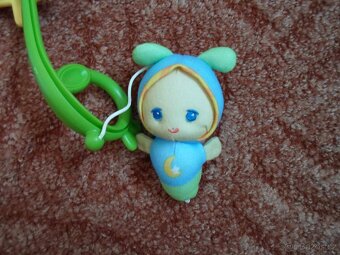 Playskool Kolotoč nad postýlku broučci, hraje a svítí - 9
