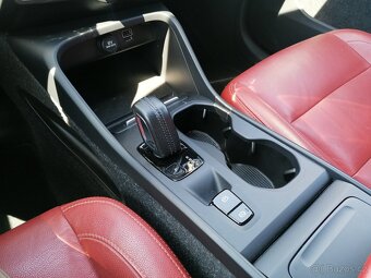 Volvo XC40 2.0 D4 AWDA/TKŮŽEBLIS - 9