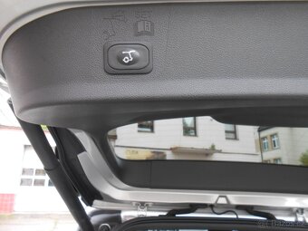 Prodám Ford KUGA ST-LINE 2.0 TDCi 110kW 4X4 - 9