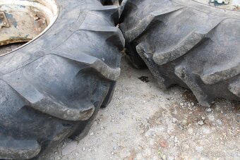 Zetor 12045 12145 přední kola pneu 14,9-24 60% - 9