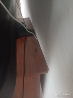 Prodám stůl za 80kč.Pevný,kvalitní.. - 9