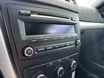 Škoda Yeti 1.2TSi PANORAMA,VÝHŘEV SED. - 9