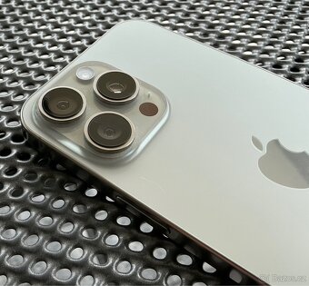 Apple iPhone 16 Pro Max - 9