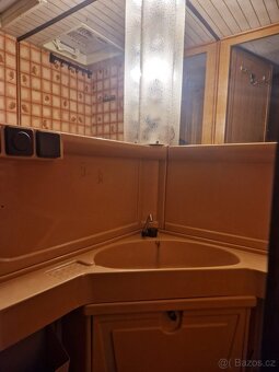 Prodám karavan 6 m – po velké opravě, plně funkční – 89 000 - 9