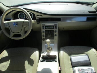 VOLVO XC70 D5 151kw AWD Momentum Kinetic 07/2010 - 9