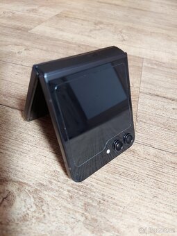 Samsung galaxy z flip 5 - 9