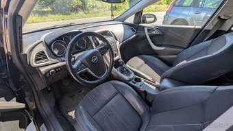 Opel Astra J Sports tourer - 9