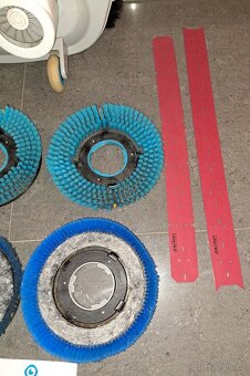 i Mop XL – Čisticí stroj s ovladatelností plochého mopu - 9