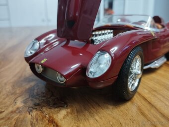 Ferrari 250 Testa Rossa 1/18 - 9