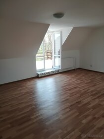 Atraktivný 6 pokojový, dvoupodlažní dům - 9