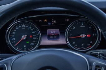 Mercedes-Benz E trieda Sedan E220d A/T / ŤAŽNÉ / KAM. / TEMP - 9
