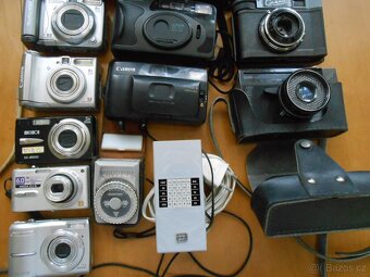 12kusů fotoaparátů +1x expozimetr Leningrad 4 +blesk - 9