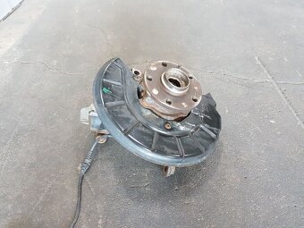 Pravá přední těhlice, velký typ Škoda Octavia II RS - 9