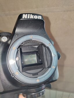 Nikon D5300 + 3 objektivy a další příslušenství - 9