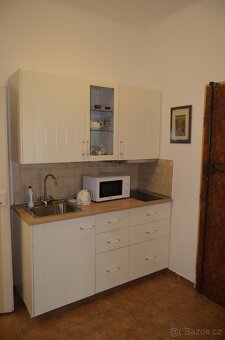 Pronájem samostatné kanceláře 28. pluku Praha 10 Vršovice - 9