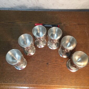 cínové číše zbobené poháry masivní 2 kg cínu TOP stav - 9