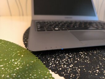 Samsung 530U - 9