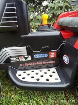 Peg Perego Traktor 12V s příslušenstvím. - 9