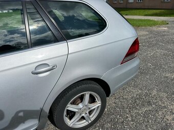 VOLKSWAGEN GOLF 1,6 TDI 77kW - 9