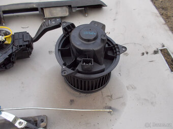 Díly různé 1.  Ford Tourneo, Connect 1.8TDCI 66KW - 9