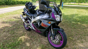 LEGENDÁRNÍ YAMAHA YZF 750r - 9