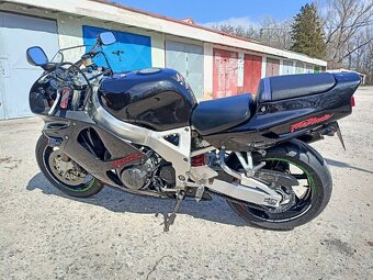 Honda cbr 900 sc28 - 9