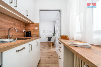 Pronájem bytu 1+kk, 35 m², Hradec Králové, ul. Třebechovická - 9