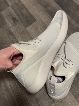 Lehké běžecké tenisky Nike vel. 39 - 9