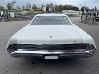 1965 Pontiac Grand Prix - 9