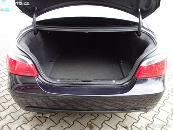 BMW E60 530D manuál - 9
