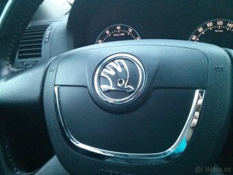 Chromovo cerny znak do volantu ŠKODA nove logo - 9