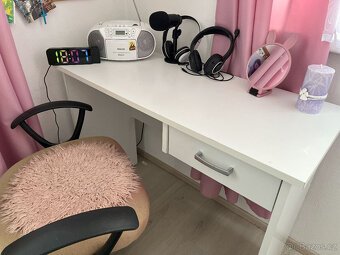 Velmi pěkný nábytek do dívčího pokoje - 9