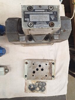 Hydraulická čerpadla, rozvádeče - 9