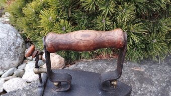 Stará žehlička patent W.LUNDH No 5 nahřivacím tělískem. - 9