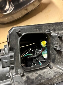 Ford mustang světla, basák Kicker, display - 9