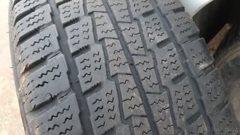 4ks kol Volkswagen transporter T5 se zimnimi pneu - 9