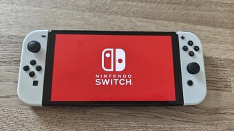 Nintendo Switch OLED s příslušenstvím - 9
